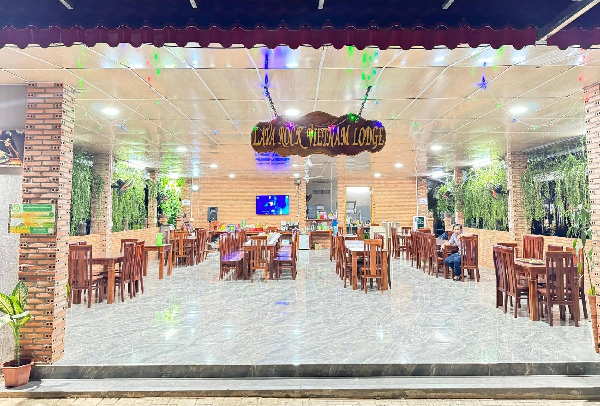 Lava Rock Viet Nam Lodge Anhfly Resort Nam Cat Tien Bagian luar foto