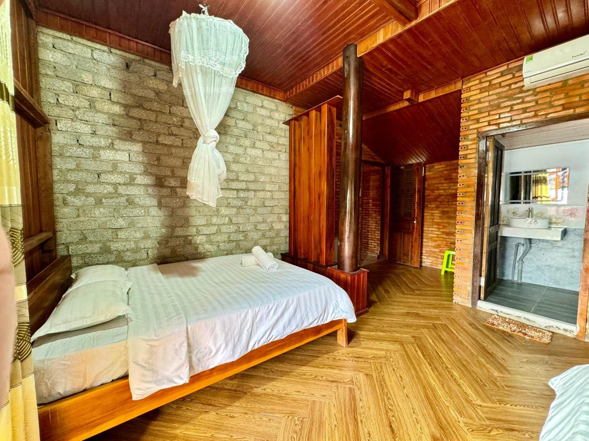 Lava Rock Viet Nam Lodge Anhfly Resort Nam Cat Tien Bagian luar foto