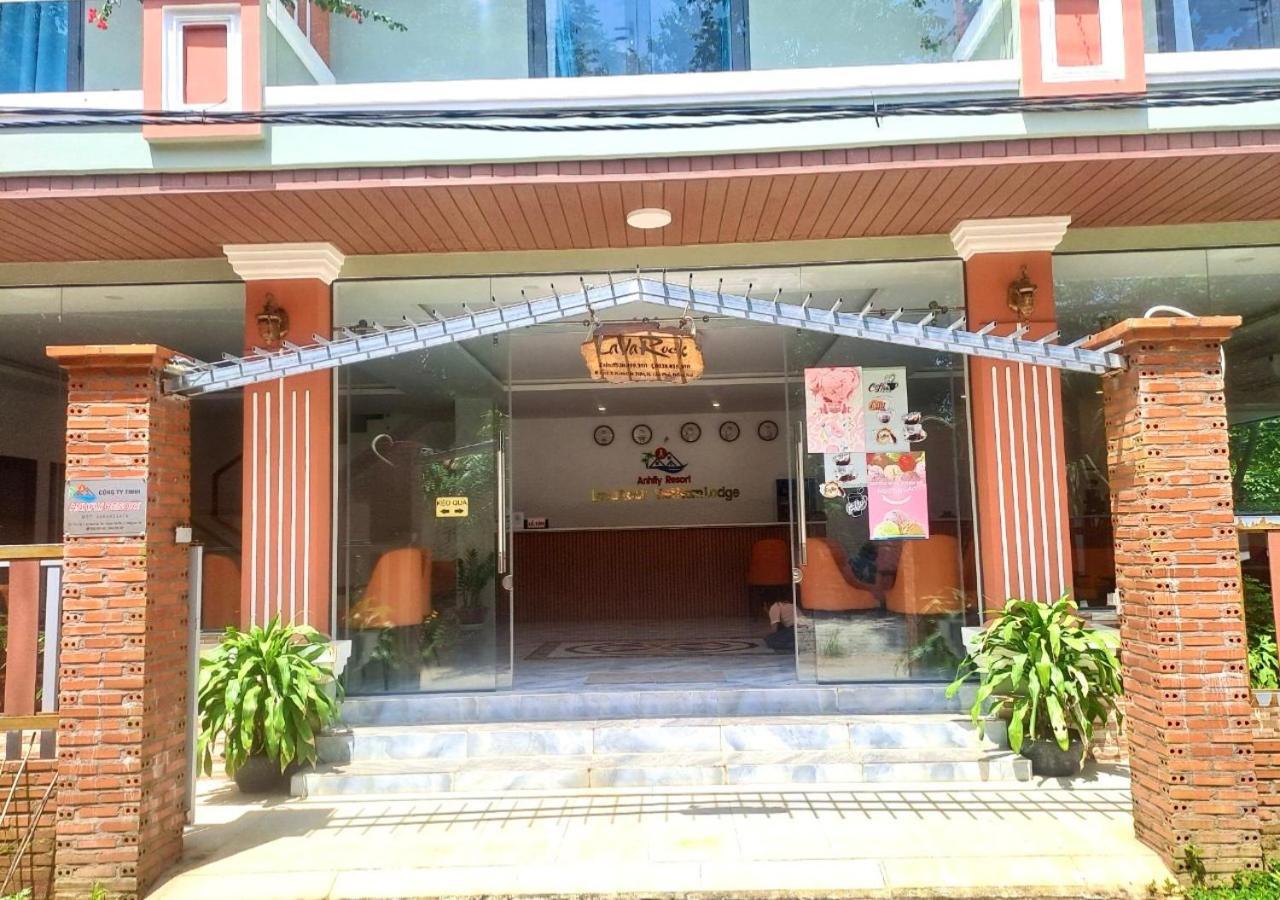 Lava Rock Viet Nam Lodge Anhfly Resort Nam Cat Tien Bagian luar foto