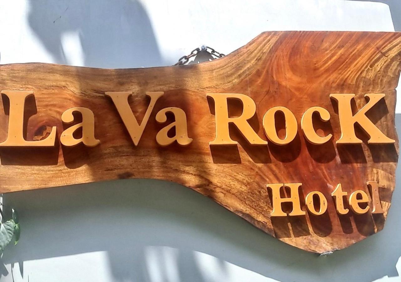 Lava Rock Viet Nam Lodge Anhfly Resort Nam Cat Tien Bagian luar foto