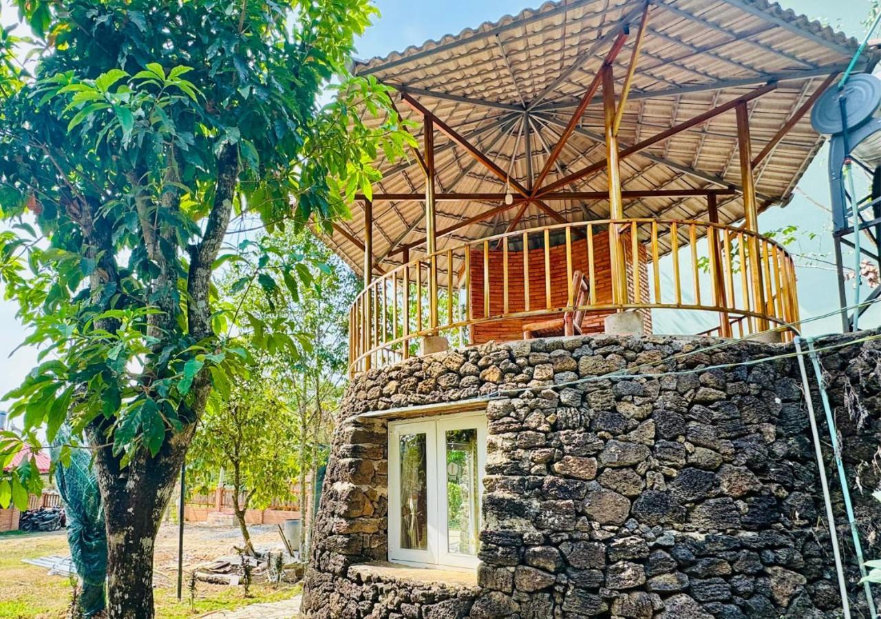 Lava Rock Viet Nam Lodge Anhfly Resort Nam Cat Tien Bagian luar foto