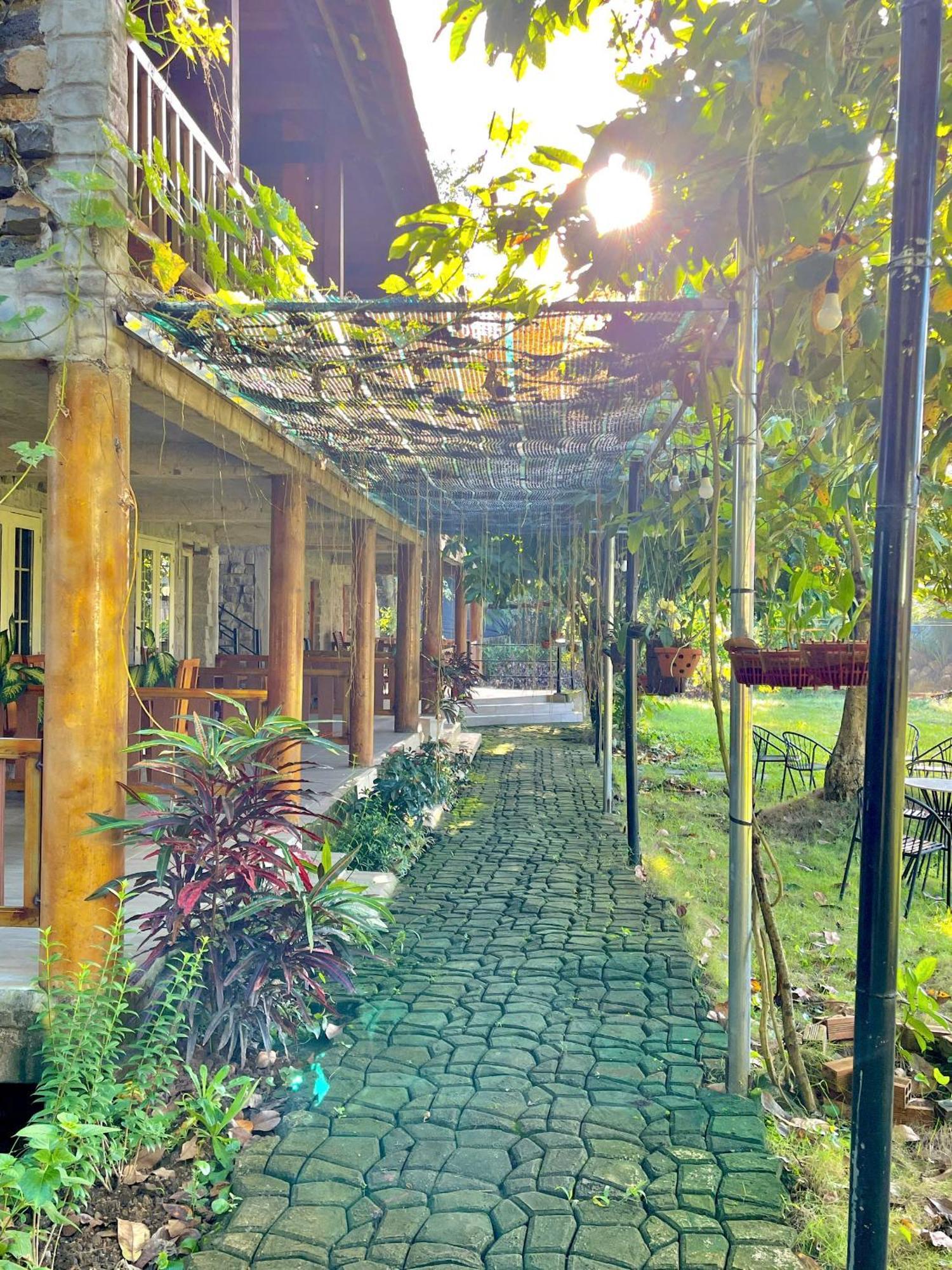 Lava Rock Viet Nam Lodge Anhfly Resort Nam Cat Tien Bagian luar foto