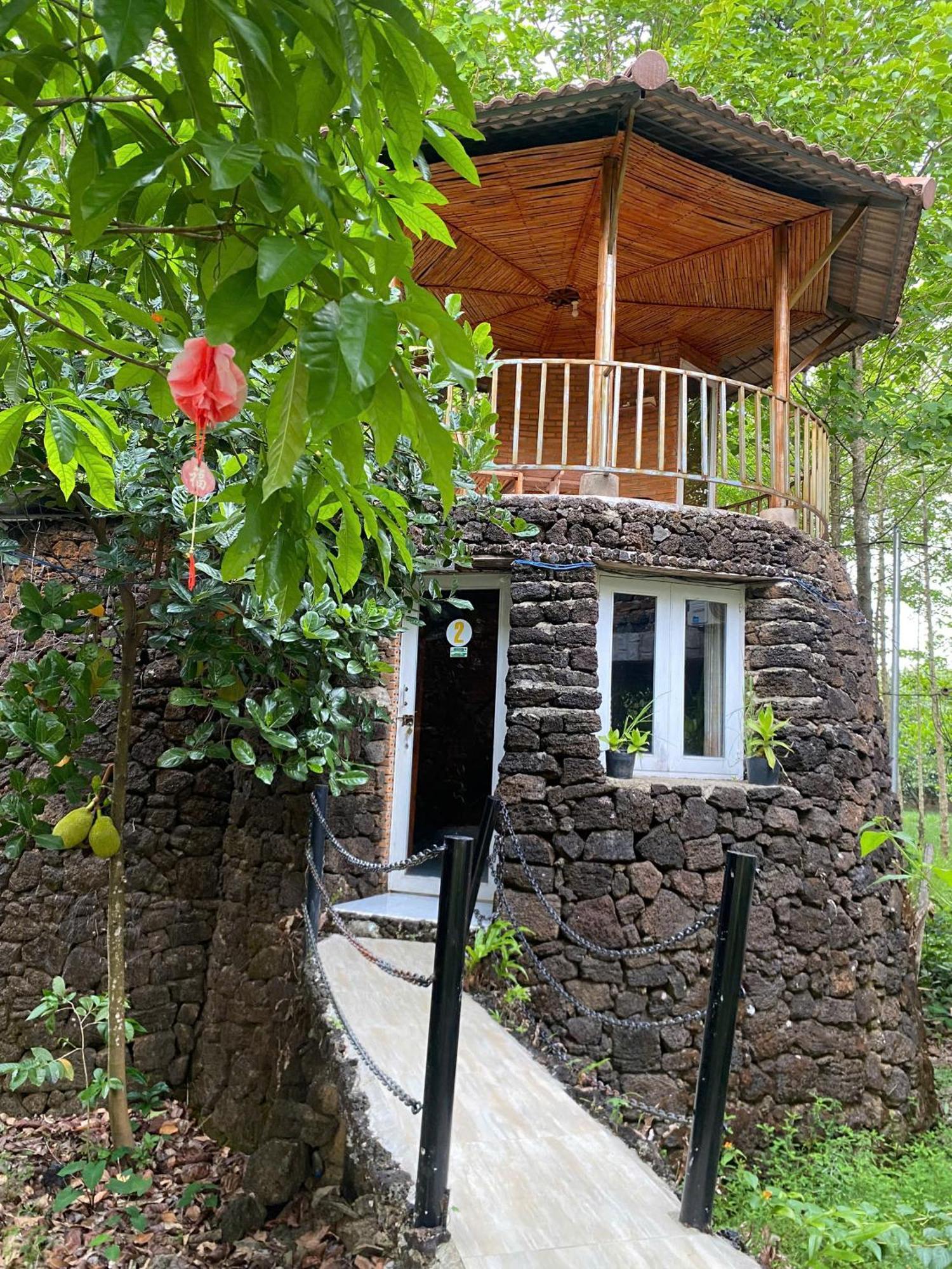 Lava Rock Viet Nam Lodge Anhfly Resort Nam Cat Tien Bagian luar foto
