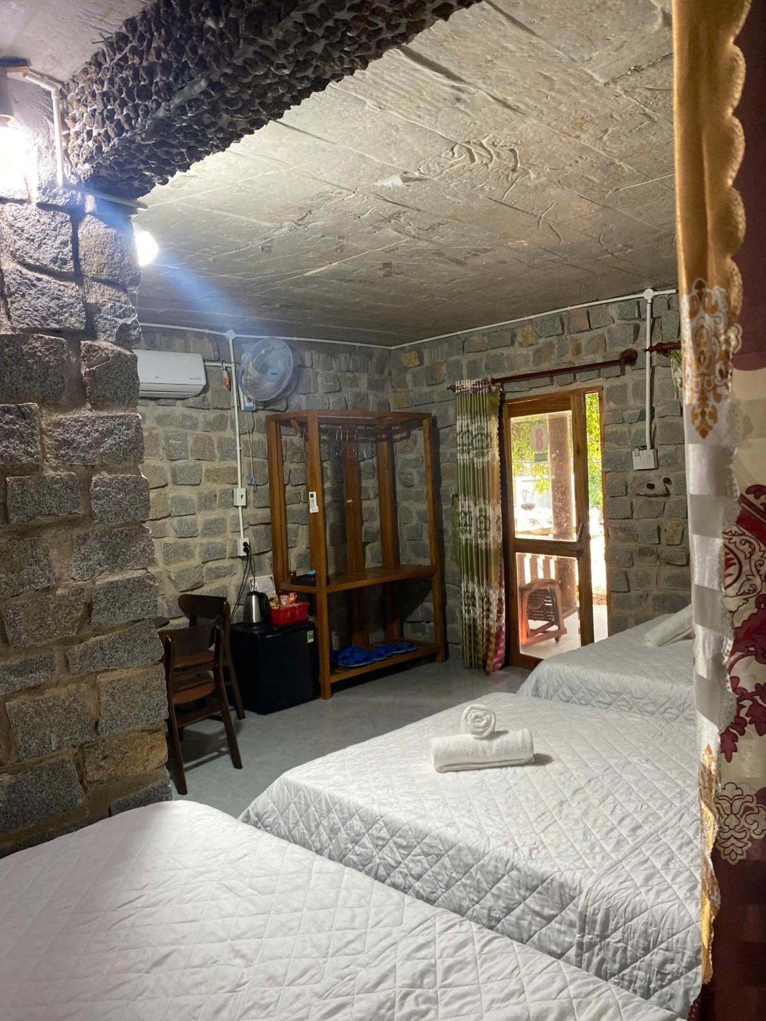 Lava Rock Viet Nam Lodge Anhfly Resort Nam Cat Tien Bagian luar foto
